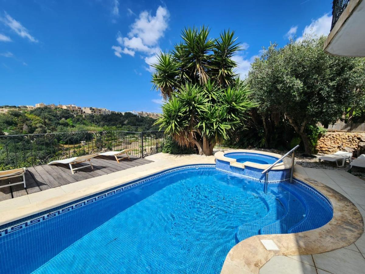 Bed & Breakfast Gozo Serenity Haven Sleeps 4, Private Bathroom *